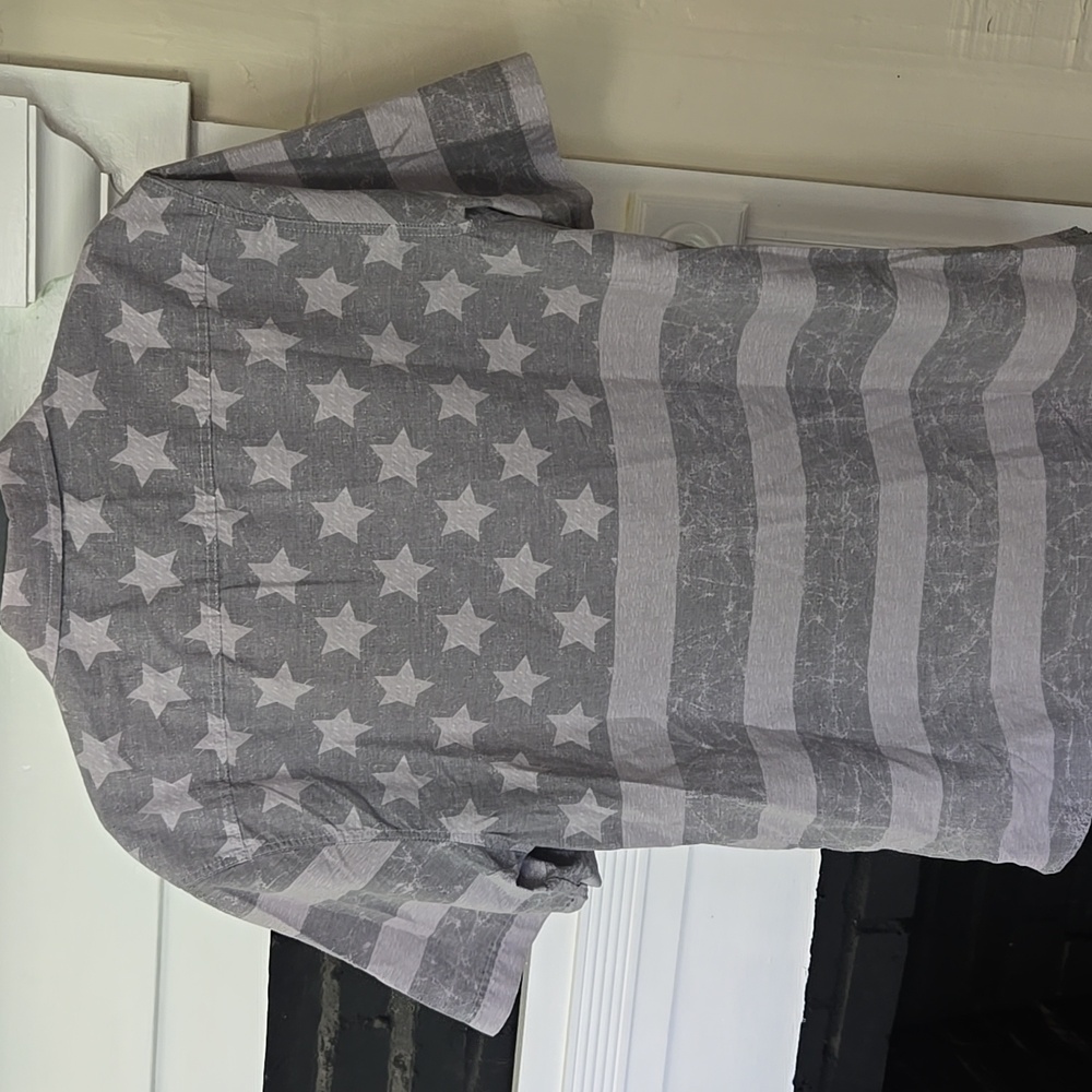 Ocean Current Gray Patriotic Pattern Shirt - Picture 9 of 9